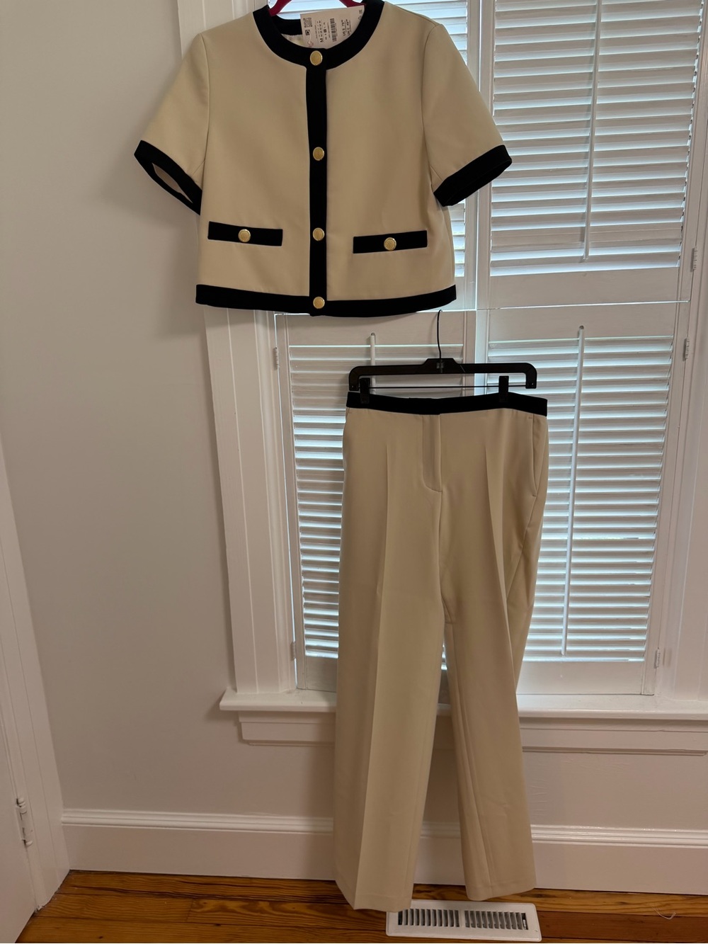 Zara Cream Short-Sleeve Jacket & Straight-Leg Pants with Black Trim
